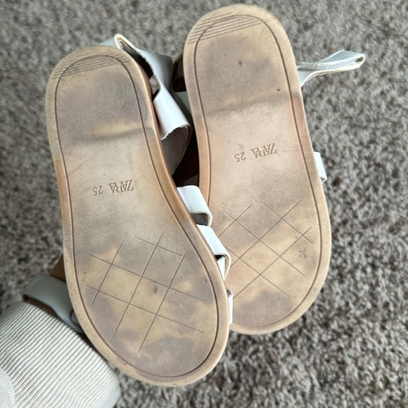 Zara Kids White Sandals - Picture 2 of 2